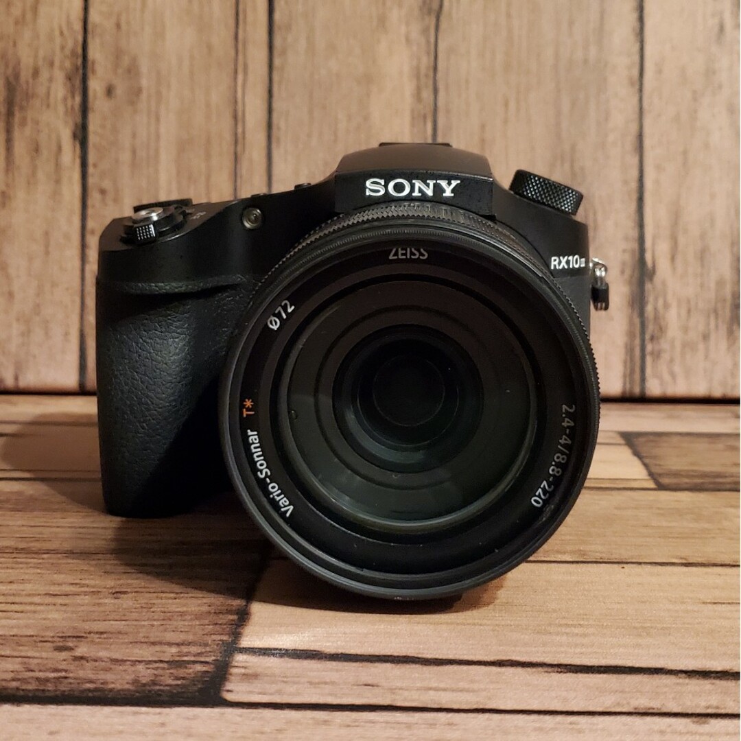 SONY(ソニー)の【限定値下】美品 SONY RX10M3 24-600mm  高倍率 スマホ/家電/カメラのカメラ(コンパクトデジタルカメラ)の商品写真