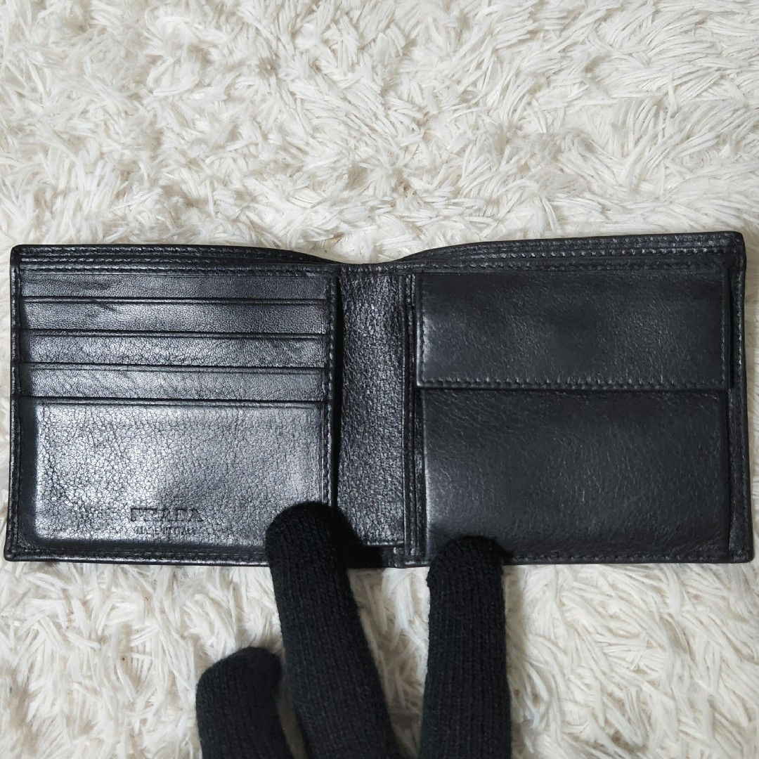 美品 PRADA プラダ レザー 三角プレートロゴ 二つ折り 財布 ブラック 美品 PRADA プラダ レザー 三角プレートロゴ 二つ折り 財布 ブラック