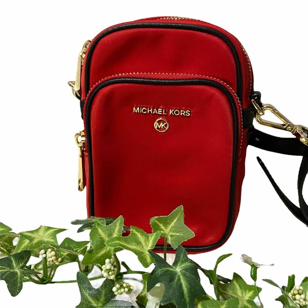 Michael Kors(マイケルコース)の美品✨マイケルコース　カメラバッグ　ショルダーバッグ　ポーチ　赤　ナイロン レディースのバッグ(ショルダーバッグ)の商品写真