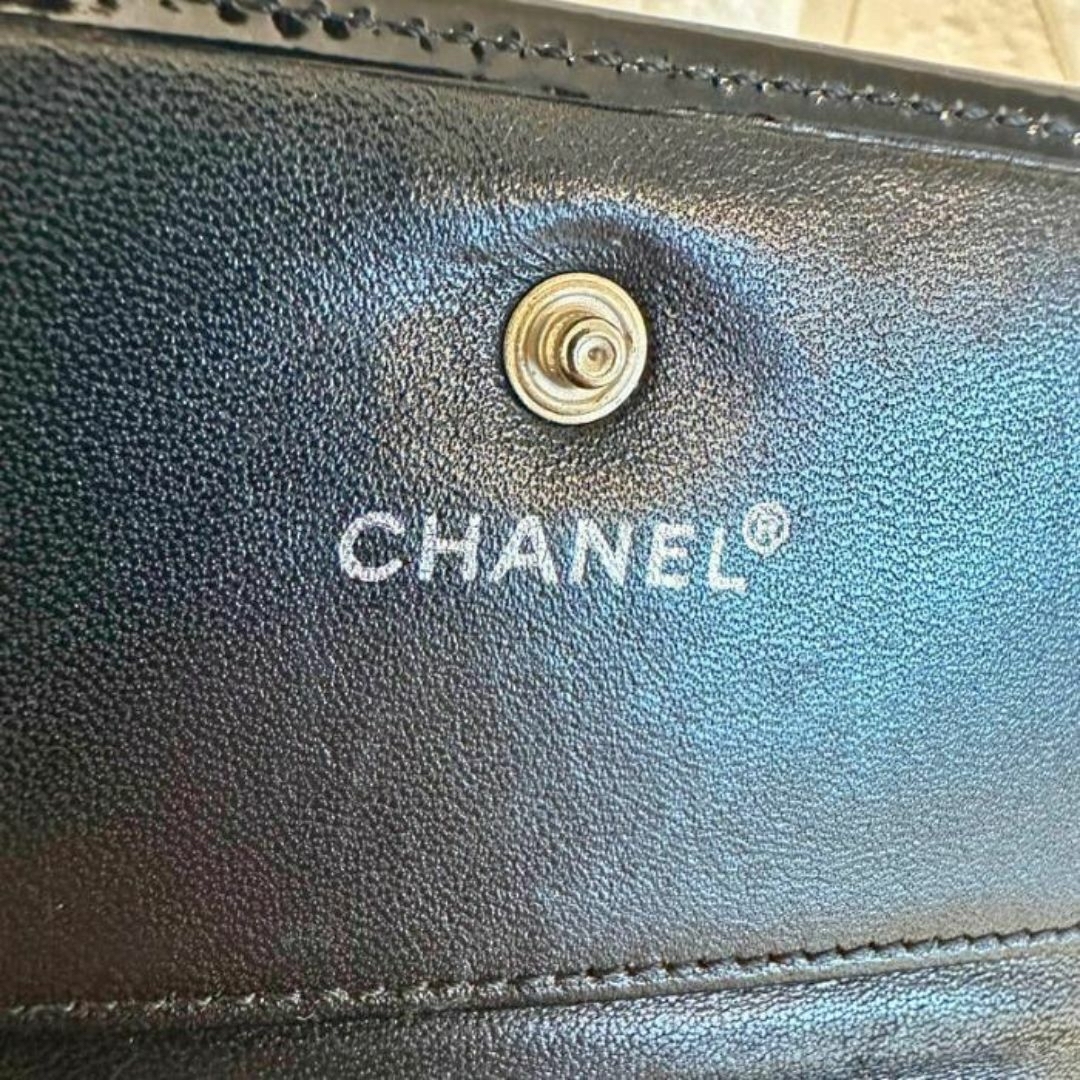 CHANEL(シャネル)の【シャネル】 ココマーク エナメル 三つ折り 財布 ブラック 人気 美品 002 レディースのファッション小物(財布)の商品写真