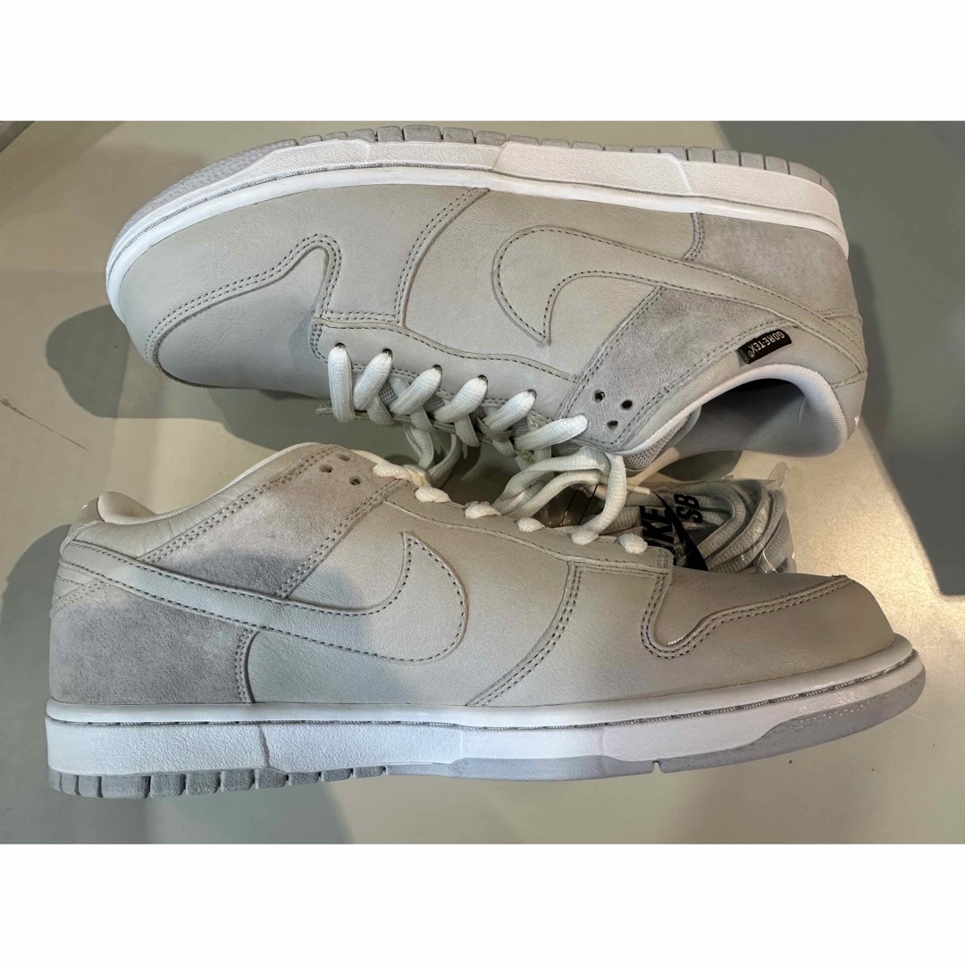 NIKE(ナイキ)のNIKE SB DUNK LOW PREMIUM WP MEDICOM 5 メンズの靴/シューズ(スニーカー)の商品写真