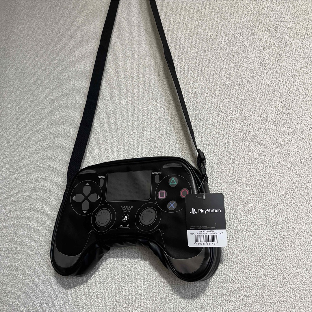 PlayStation(プレイステーション)のPlayStation プレステコントローラ　ショルダーバッグ黒 レディースのバッグ(ショルダーバッグ)の商品写真