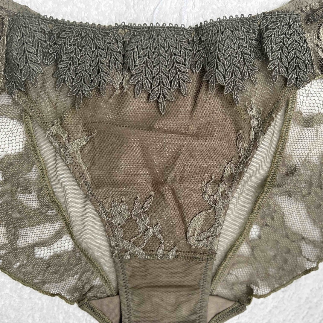 Chut! INTIMATES(シュットインティメイツ)のchut! カーキグリーン シアーライトブラ H75ビキニL 新品 未使用 レディースの下着/アンダーウェア(ブラ&ショーツセット)の商品写真