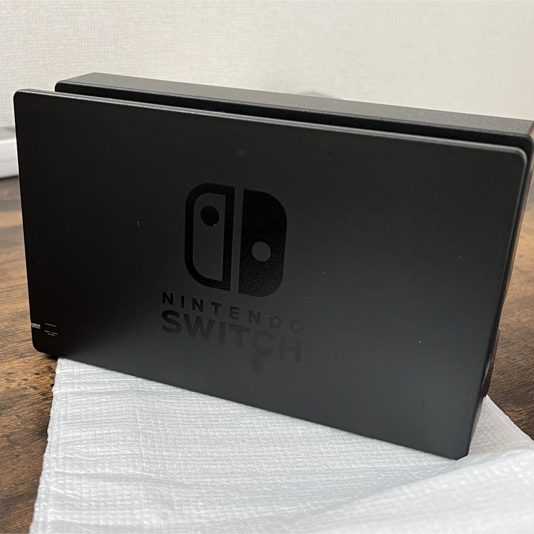 Nintendo Switch(ニンテンドースイッチ)のNintendo Switch (ネオンブルー・ネオンレッド) エンタメ/ホビーのゲームソフト/ゲーム機本体(家庭用ゲーム機本体)の商品写真