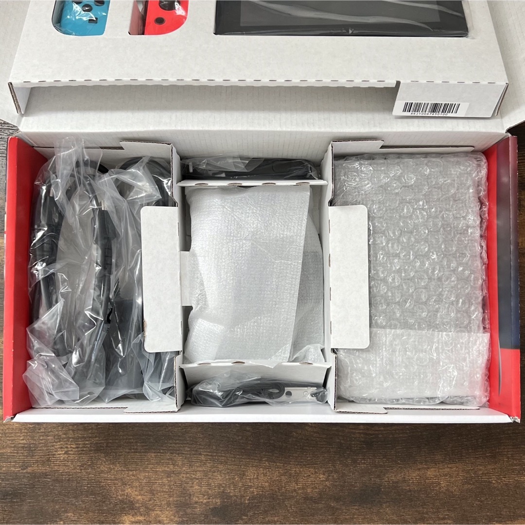 Nintendo Switch(ニンテンドースイッチ)のNintendo Switch (ネオンブルー・ネオンレッド) エンタメ/ホビーのゲームソフト/ゲーム機本体(家庭用ゲーム機本体)の商品写真