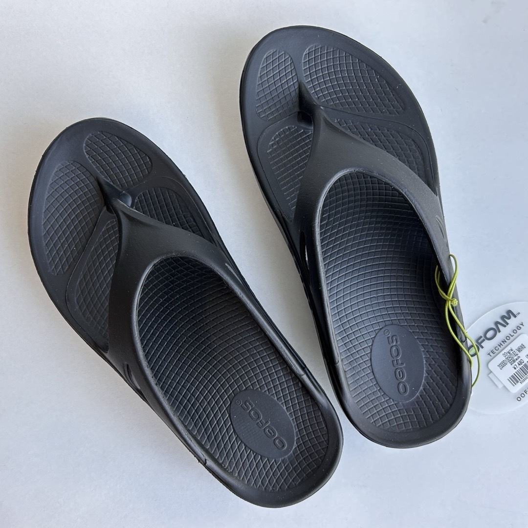 OOFOS(ウーフォス)のウーフォス ウーリジナル 25cm 黒 ブラック OOFOS OOriginal レディースの靴/シューズ(サンダル)の商品写真