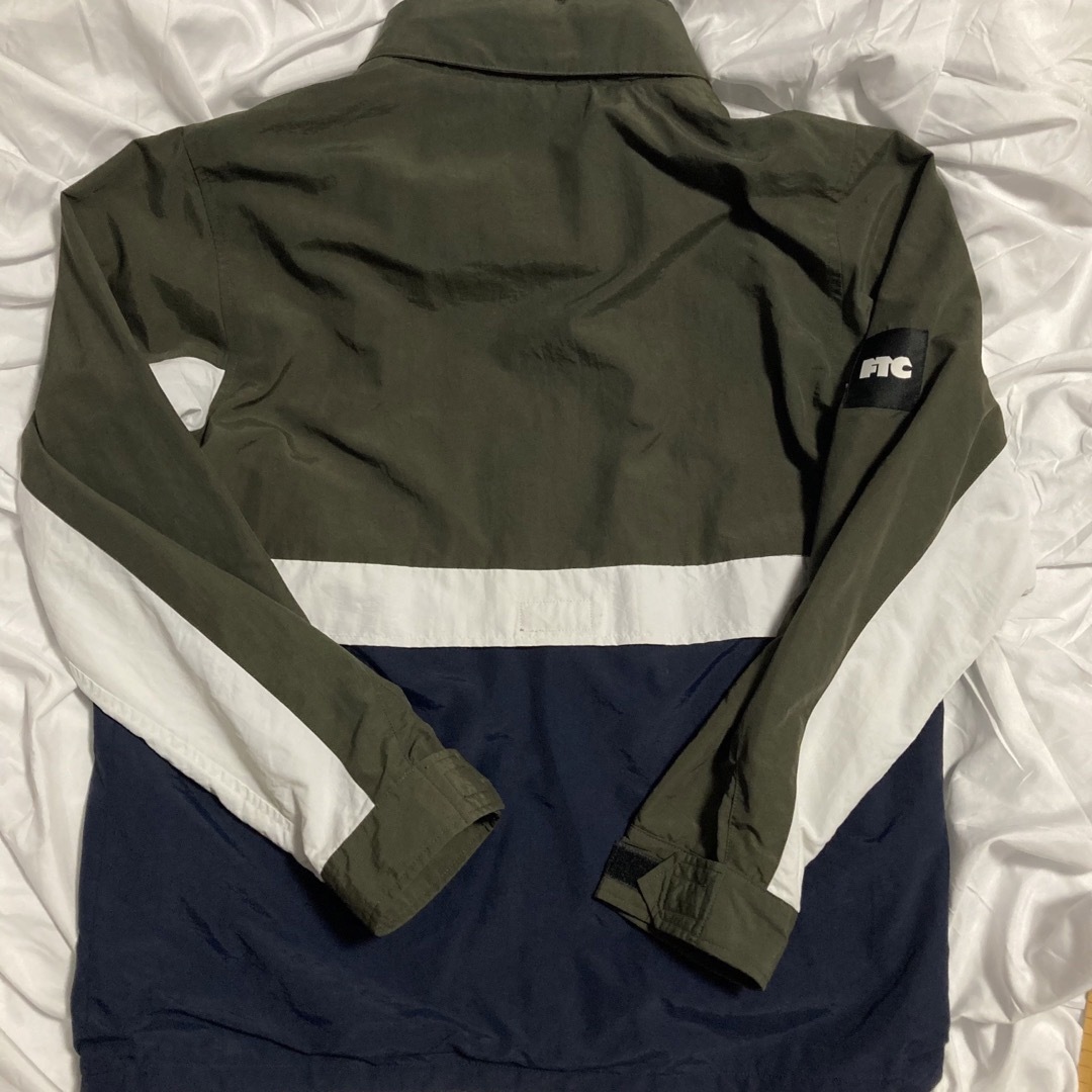 FTC(エフティーシー)のFTC COLOR BLOCKED TRACK JACKET GREEN メンズのジャケット/アウター(ナイロンジャケット)の商品写真