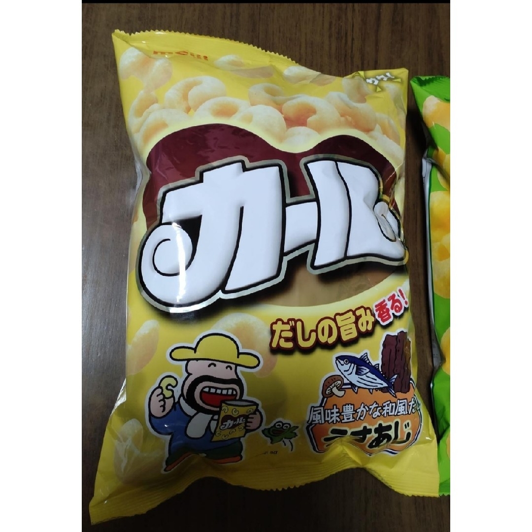 【西日本限定】　明治　カール　○2種セット 食品/飲料/酒の食品(菓子/デザート)の商品写真