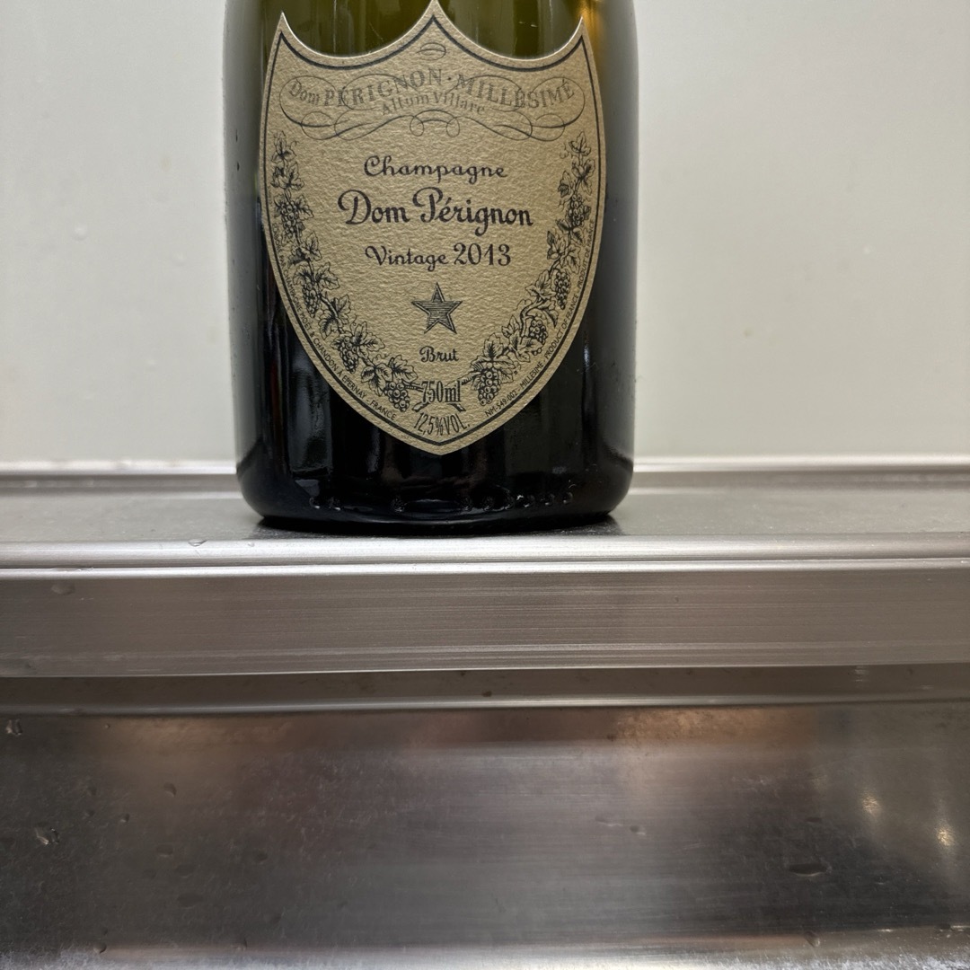 Dom Pérignon(ドンペリニヨン)のドンペリ 2013 ヴィンテージ 750ml 1本 新品 未開栓 箱無し 食品/飲料/酒の酒(シャンパン/スパークリングワイン)の商品写真