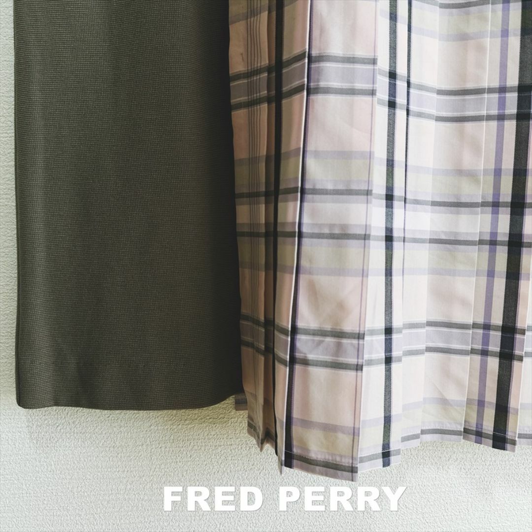 FRED PERRY(フレッドペリー)の【FRED PERRY】刺繍ローレルロゴ MIX PLEATED DRESS レディースのワンピース(ひざ丈ワンピース)の商品写真