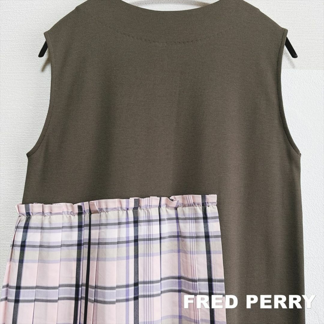 FRED PERRY(フレッドペリー)の【FRED PERRY】刺繍ローレルロゴ MIX PLEATED DRESS レディースのワンピース(ひざ丈ワンピース)の商品写真