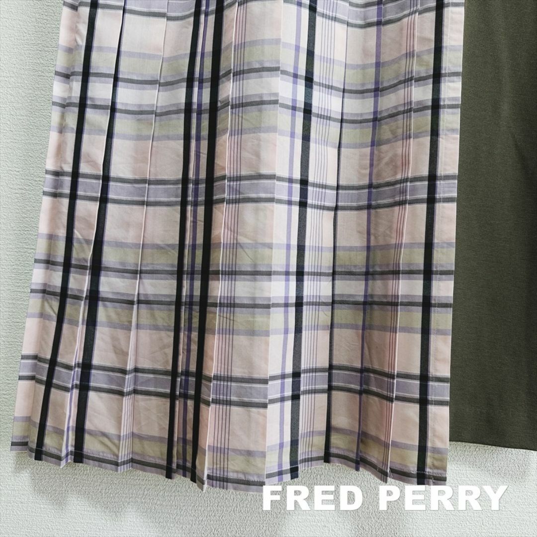 FRED PERRY(フレッドペリー)の【FRED PERRY】刺繍ローレルロゴ MIX PLEATED DRESS レディースのワンピース(ひざ丈ワンピース)の商品写真