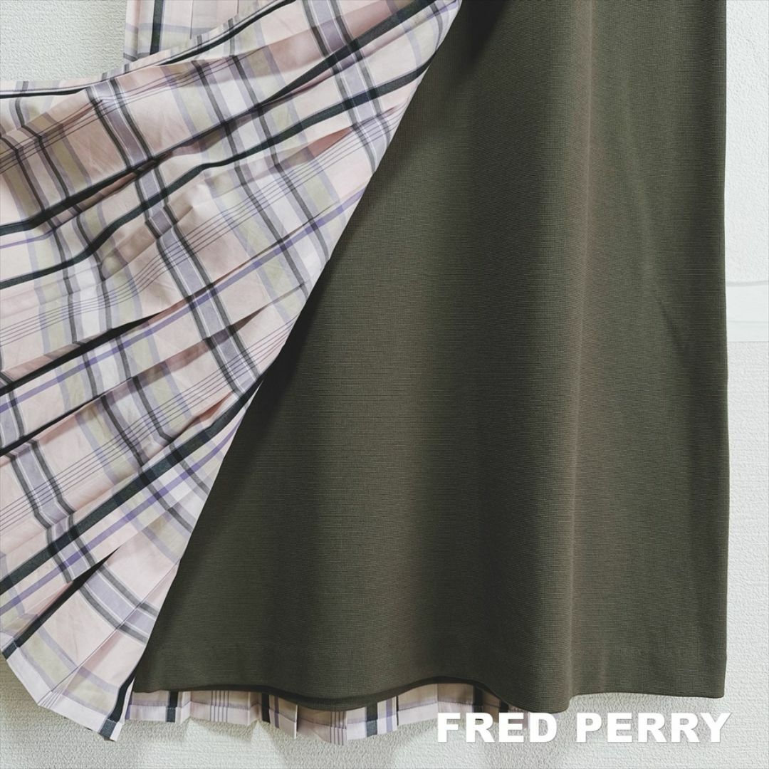 FRED PERRY(フレッドペリー)の【FRED PERRY】刺繍ローレルロゴ MIX PLEATED DRESS レディースのワンピース(ひざ丈ワンピース)の商品写真