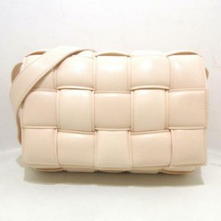 ボッテガヴェネタ(Bottega Veneta)のBOTTEGA VENETA(ボッテガヴェネタ) ショルダーバッグ美品  パデッド カセット 591970 ライトピンク ラムスキン(ショルダーバッグ)