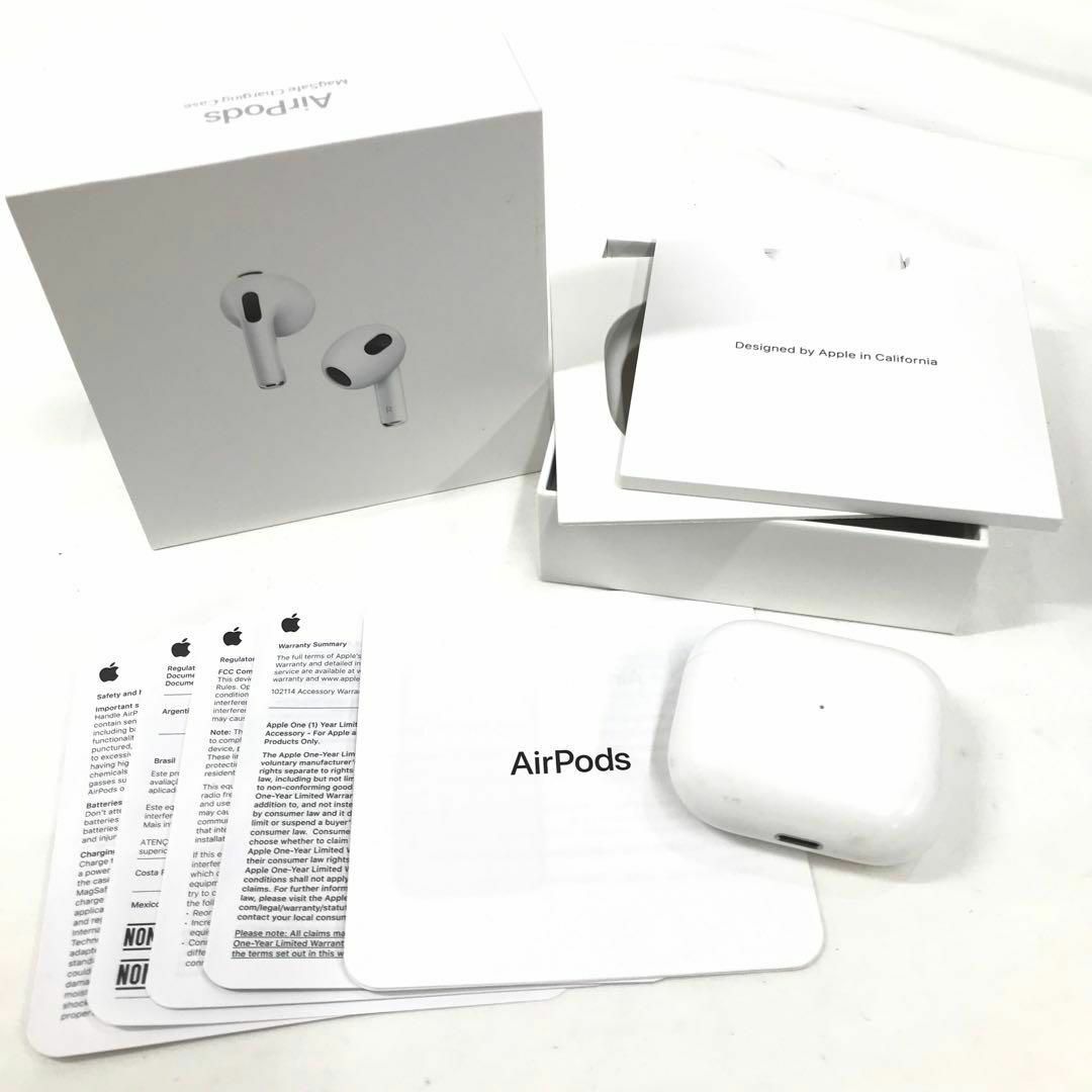 Apple(アップル)のApple  ワイヤレスイヤホン Airpods (第3世代) MME73J/A スマホ/家電/カメラのオーディオ機器(ヘッドフォン/イヤフォン)の商品写真