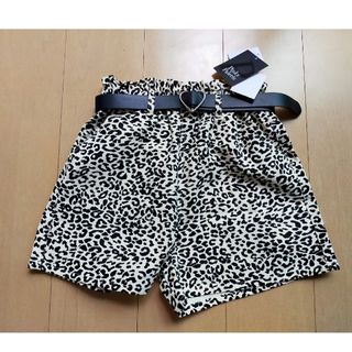 シマムラ(しまむら)のキッズ160サイズ★ショートパンツ ヒョウ柄 ハートベルト 白黒(パンツ/スパッツ)