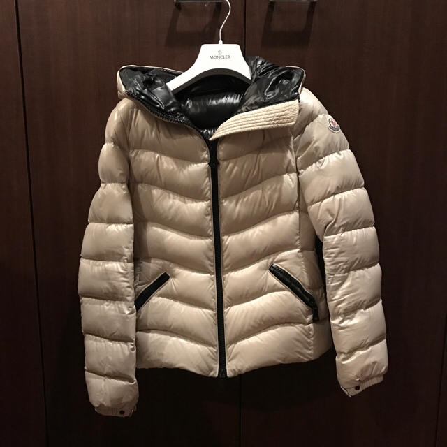 MONCLER - Moncler モンクレール ダウン ベージュ 美品の通販 by あーちゃん's shop｜モンクレールならラクマ