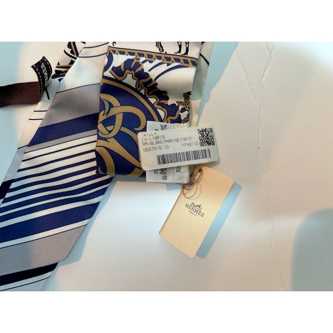 Hermes(エルメス)の新品・タグ付き　エルメス　HERMES ツイリー　エクスリブリス レディースのファッション小物(バンダナ/スカーフ)の商品写真