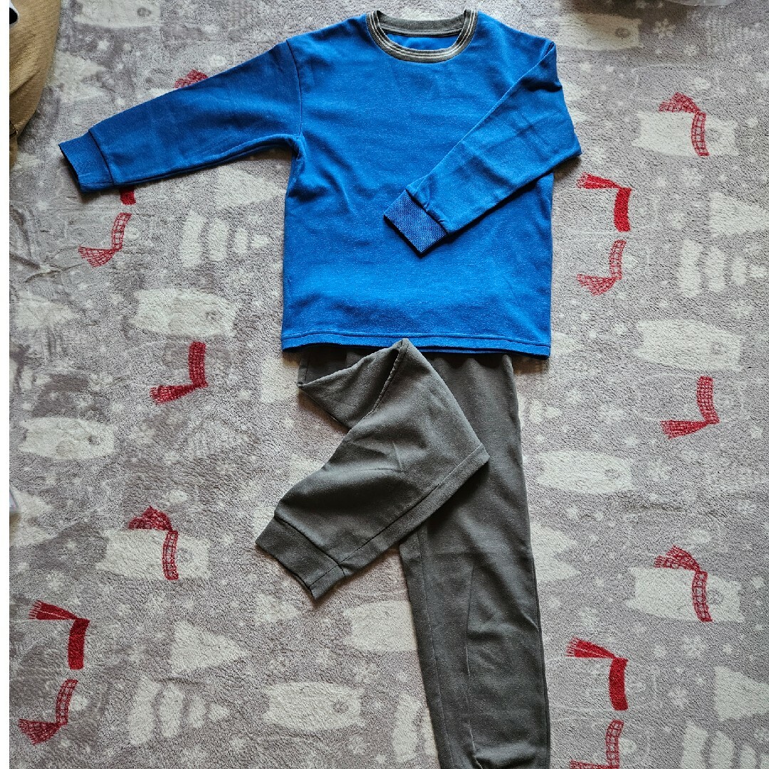 UNIQLO(ユニクロ)のUNIQLOKIDS　AIRism長袖パジャマ120 キッズ/ベビー/マタニティのキッズ服男の子用(90cm~)(パジャマ)の商品写真