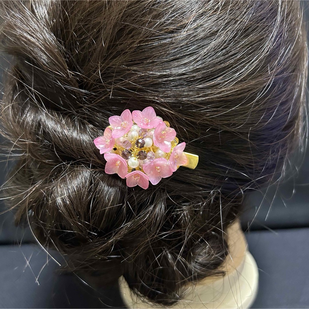 紫陽花ヘアクリップ２　ハンドメイド　プラ板　レジン ハンドメイドのアクセサリー(ヘアアクセサリー)の商品写真