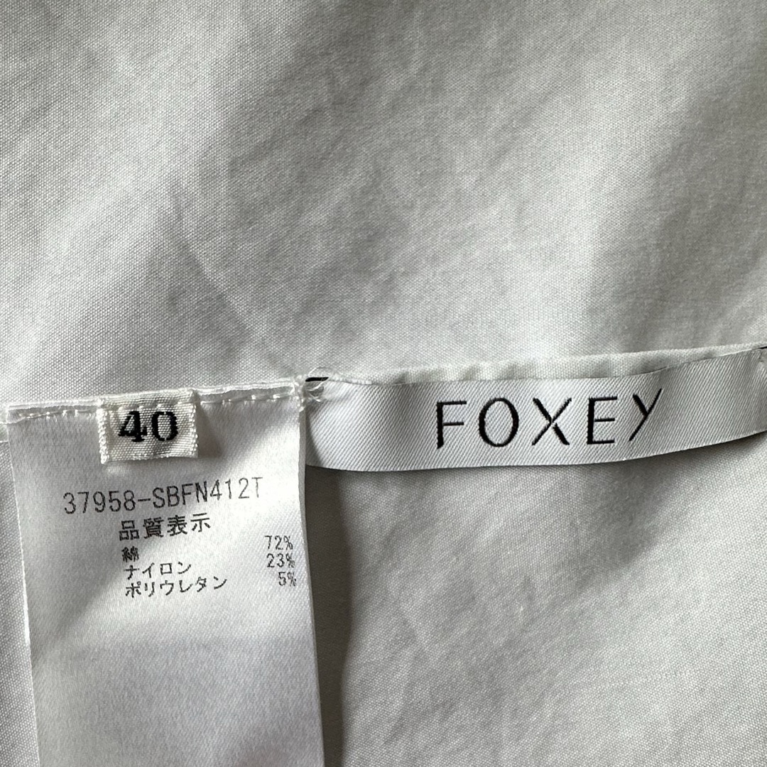 FOXEY(フォクシー)のFOXEY 美品　フリル　ブラウス　40 レディースのトップス(シャツ/ブラウス(半袖/袖なし))の商品写真