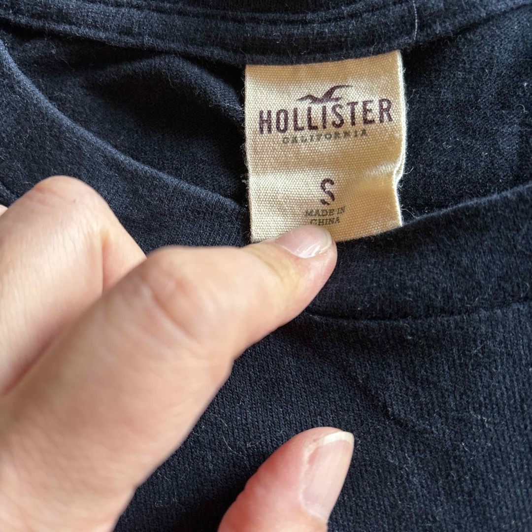 Hollister(ホリスター)のほぼ新品　ホリスター　ネイビーカラーのシンプルTシャツ　サイズS メンズのトップス(Tシャツ/カットソー(半袖/袖なし))の商品写真