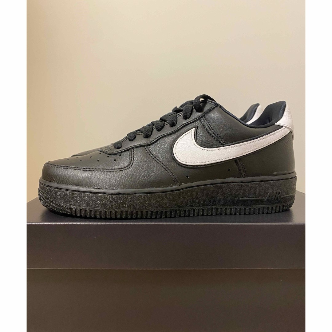 NIKE(ナイキ)の【完売品】NIKE AIR FORCE 1 RETRO QS BLACK メンズの靴/シューズ(スニーカー)の商品写真