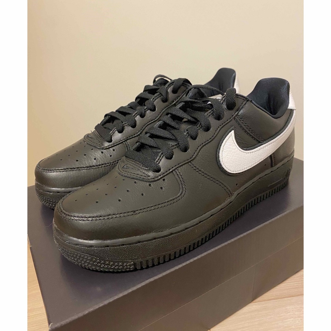 NIKE(ナイキ)の【完売品】NIKE AIR FORCE 1 RETRO QS BLACK メンズの靴/シューズ(スニーカー)の商品写真