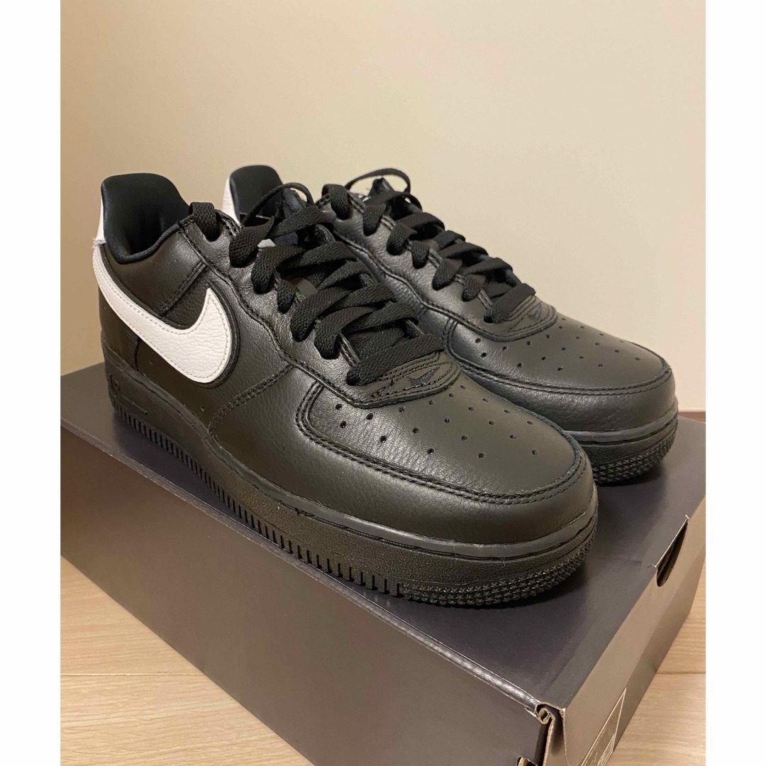 NIKE(ナイキ)の【完売品】NIKE AIR FORCE 1 RETRO QS BLACK メンズの靴/シューズ(スニーカー)の商品写真