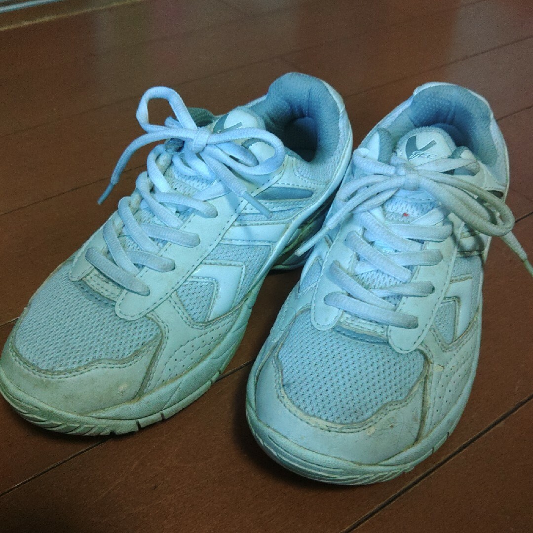 白スニーカー　23cm キッズ/ベビー/マタニティのベビー靴/シューズ(~14cm)(スニーカー)の商品写真