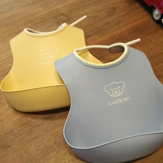 ベビービョルン(BABYBJORN)のベビービョルン　スタイ　お食事エプロン　2枚セット(お食事エプロン)