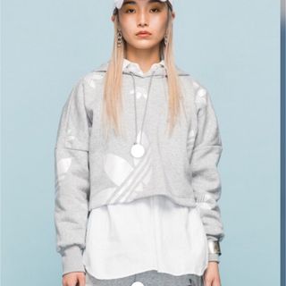 adidas オリジナル　クロップド　パーカー　ショート丈　フード