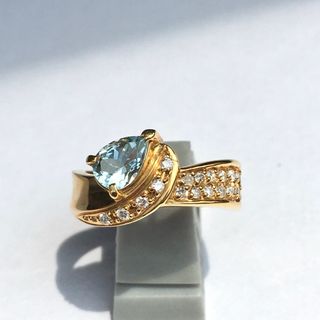 肉厚な18金  大きなアクアマリン　ダイヤモンドリング　新品　宝石店ストック(リング(指輪))