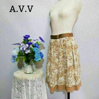A.V.V 極上美品　ひざ丈スカート　Sサイズ　ベージュ系　花柄
