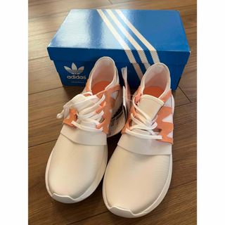 adidas(ホワイト/白色系)のフリマアイテム一覧 adidas(ホワイト/白色系)のフリマアイテム一覧