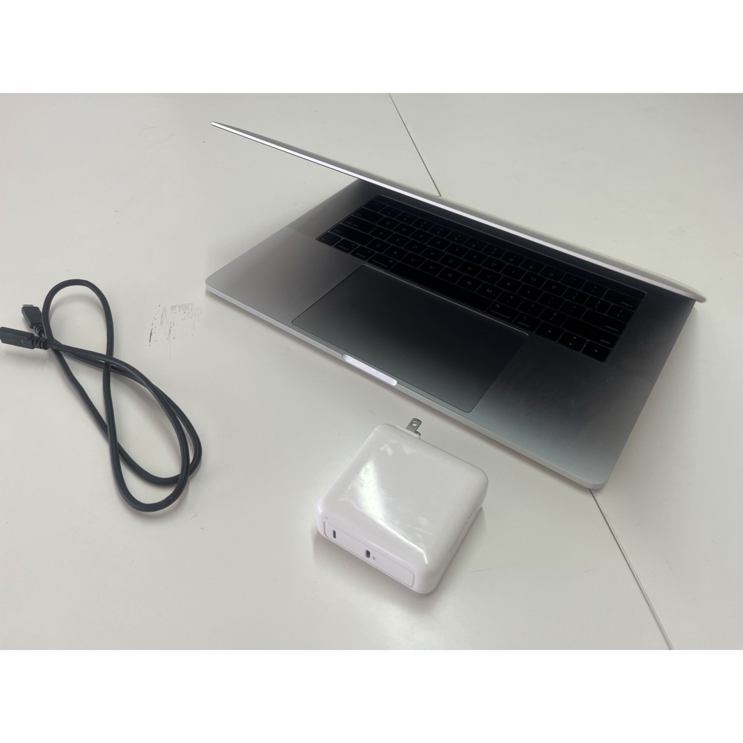 MacBook Pro 15inch 2018】人気のシルバー♪ MacBook Pro 15inch 2018】人気のシルバー♪