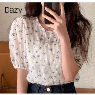 シーイン(SHEIN)のSHEIN DAZY 小花柄 パフスリーブブラウス(シャツ/ブラウス(半袖/袖なし))