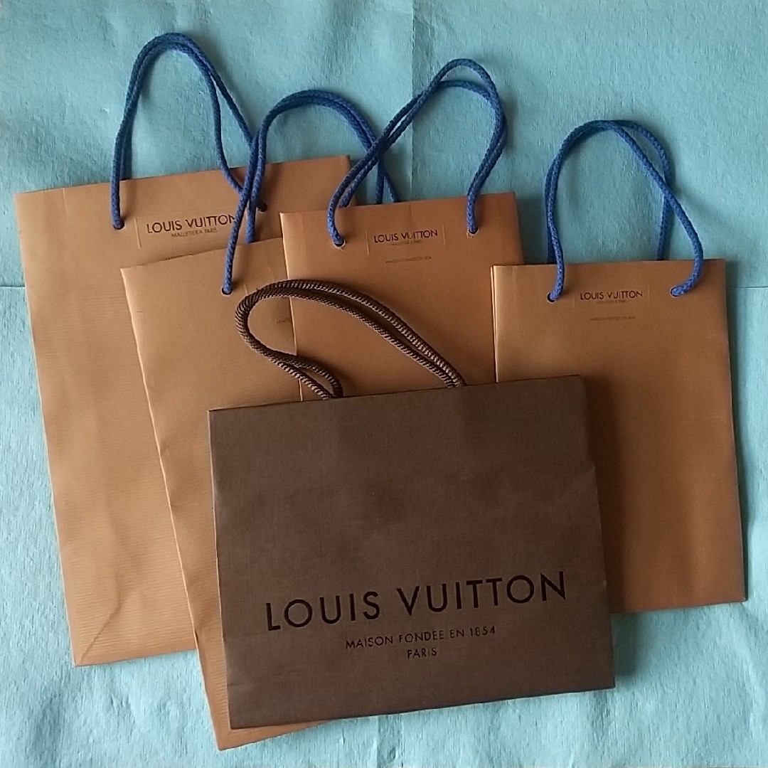 LOUIS VUITTON(ルイヴィトン)のルイヴィトン　ショップ袋５枚 レディースのバッグ(ショップ袋)の商品写真