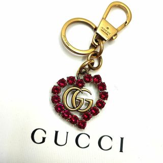 Gucci - 美品✨GUCCI GGマーモント キーホルダー クリスタルビジュー ゴールド×赤