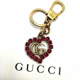 グッチ(Gucci)の美品✨GUCCI GGマーモント キーホルダー クリスタルビジュー ゴールド×赤(キーホルダー)