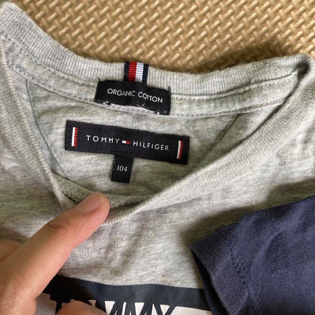 TOMMY HILFIGER(トミーヒルフィガー)のTommy Tシャツ　2枚 104 キッズ/ベビー/マタニティのキッズ服男の子用(90cm~)(Tシャツ/カットソー)の商品写真