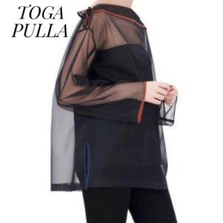 トーガプルラ(TOGA PULLA)のトーガプルラ　オーガンジープルオーバーシャツ　シアー　サイドスリット　黒(シャツ/ブラウス(長袖/七分))