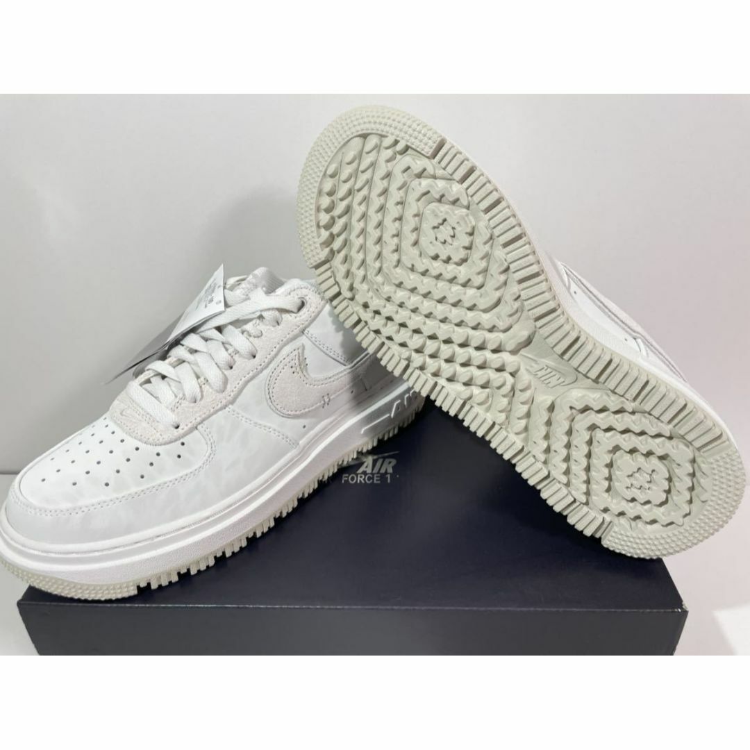 NIKE(ナイキ)の【新品】26.5㎝　NIKE エアフォース1 ラックス　サミットホワイト メンズの靴/シューズ(スニーカー)の商品写真