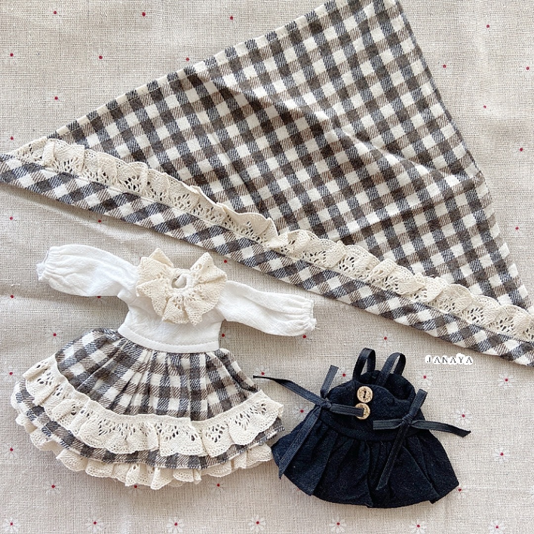 JANAYA ハンドメイド　blythe ブライス服　黒色　洋服3点セット ハンドメイドのぬいぐるみ/人形(その他)の商品写真