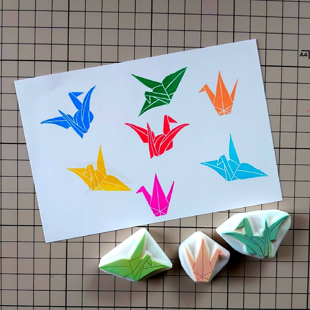 消しゴムはんこ「折り鶴」3個 ハンドメイドの文具/ステーショナリー(はんこ)の商品写真