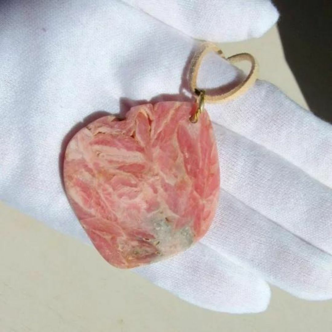 インカローズ 薔薇輝石 鉱物 ネックレストップ ペンダントトップ レディースのアクセサリー(ネックレス)の商品写真