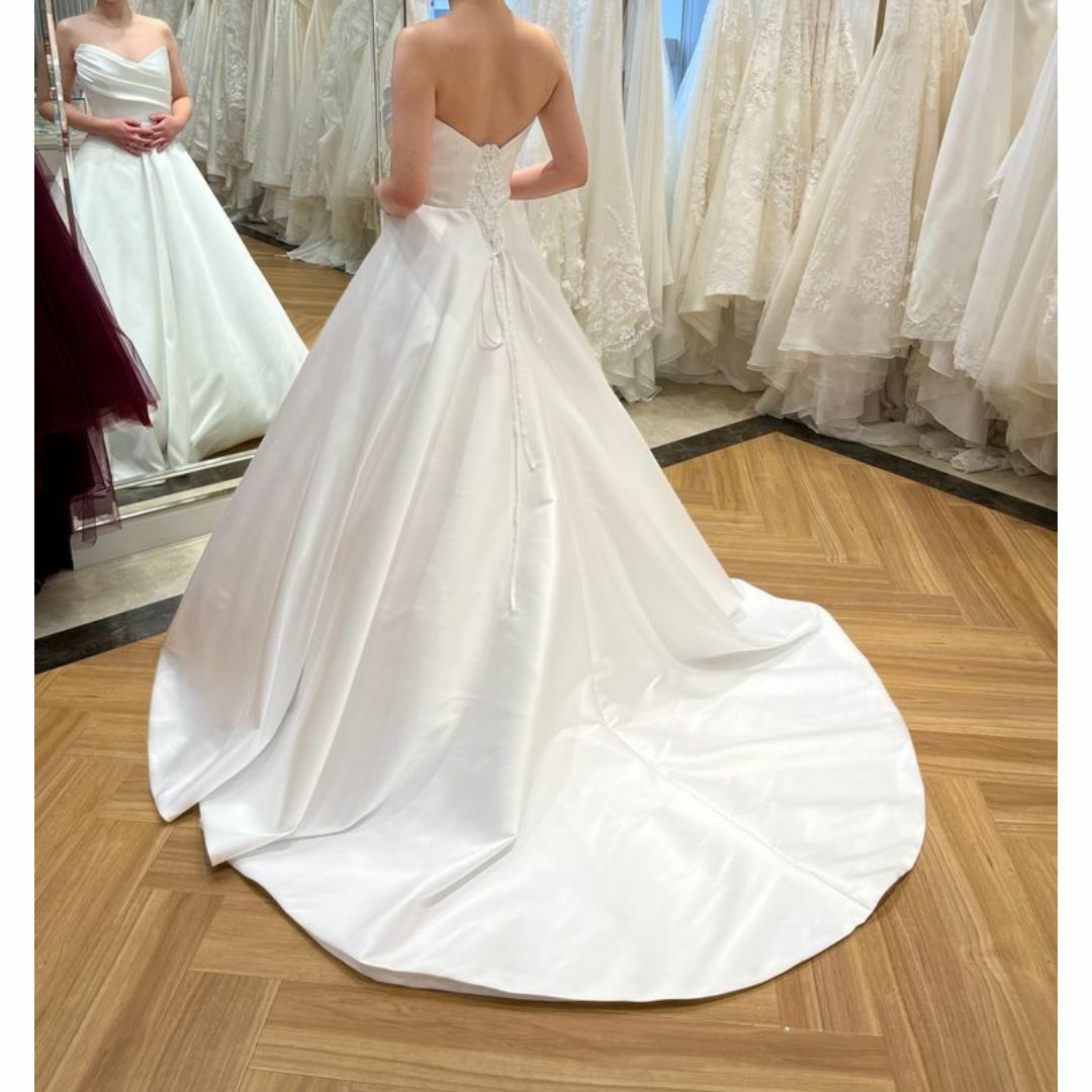 ウェディングドレス Aライン ベアトップ 取り外し袖 光沢感 結婚式/披露宴 レディースのフォーマル/ドレス(ウェディングドレス)の商品写真