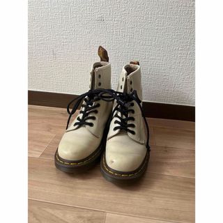 ドクターマーチン(Dr.Martens)のドクターマーチン24.5cm 8ホール 白/クリームホワイト(ブーツ)