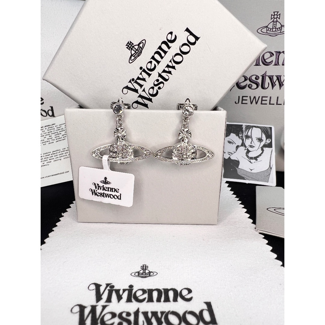 Vivienne Westwood(ヴィヴィアンウエストウッド)のヴィヴィアンウエストウッド　バスレリーフゆらゆらピアス レディースのアクセサリー(ピアス)の商品写真