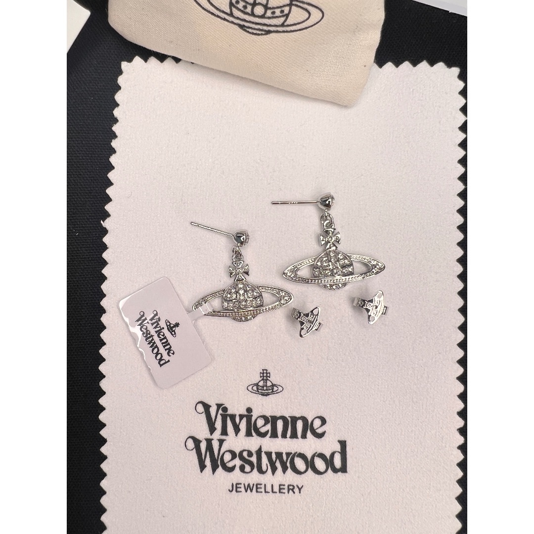 Vivienne Westwood(ヴィヴィアンウエストウッド)のヴィヴィアンウエストウッド　バスレリーフゆらゆらピアス レディースのアクセサリー(ピアス)の商品写真